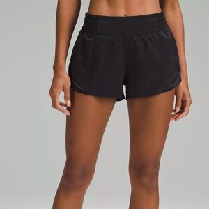 Lululemon Hotty Hot Short 2.5” in Black